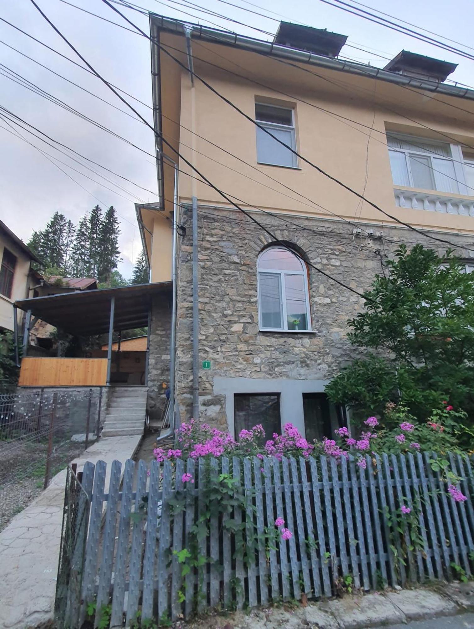Luna Terrace *